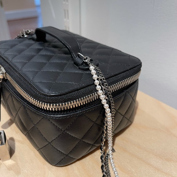 💓SOLD💓Chanel Quilted Lambskin Vanity Makeup Chain Bag - Picture 12 of 14
